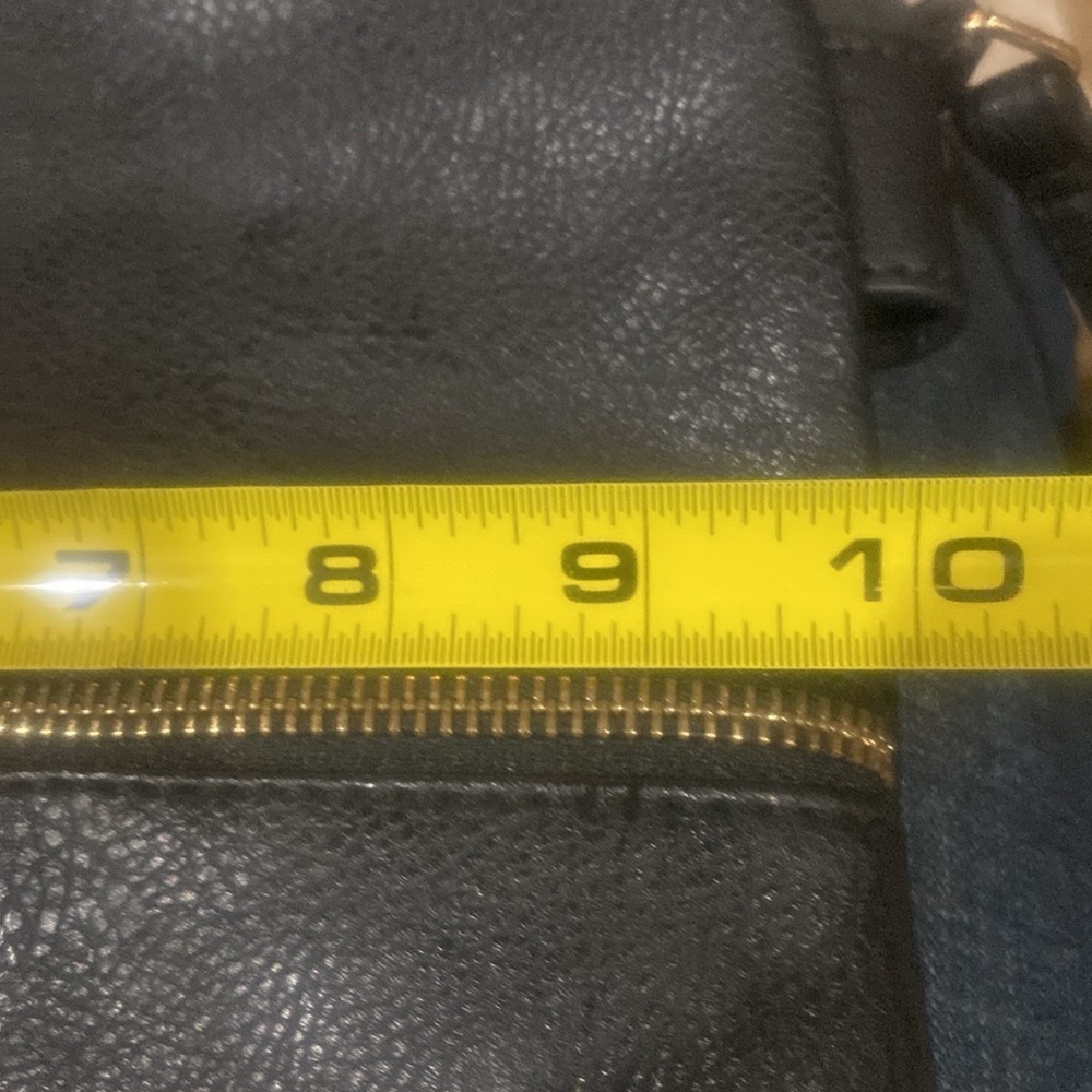 Medium Sized Purse - Picture 10 of 11
